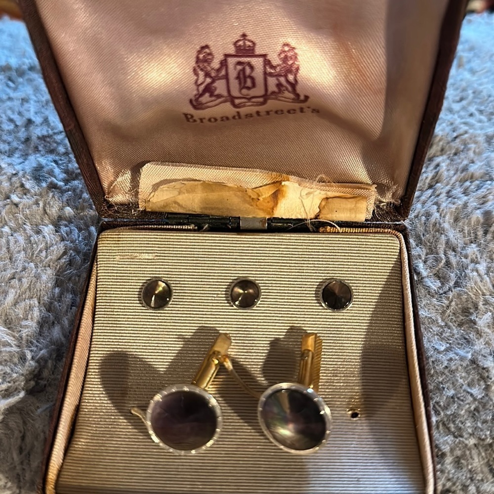 Very Vintage Broad street’s Cuff Link and button covers in original Box RARE!